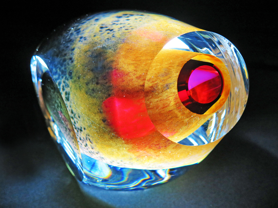 Nautilus - glass sculpture by Eva Falkenberg